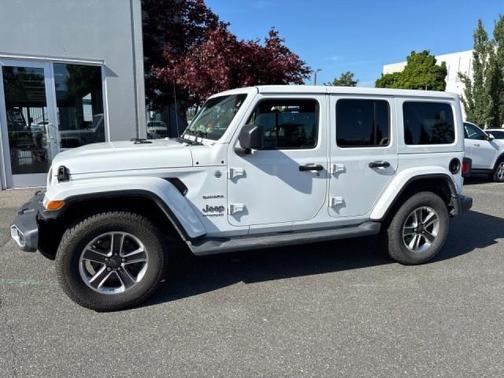 Bright White Clearcoat 2018 Jeep Wrangler Unlimited Sahara