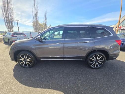 Modern Steel Metallic 2019 Honda Pilot Touring 8-Passenger