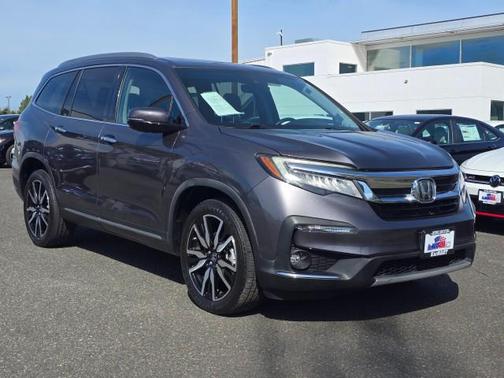 Modern Steel Metallic 2019 Honda Pilot Touring 8-Passenger