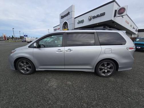 2020 Toyota Sienna SE