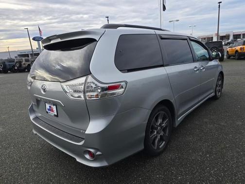 2020 Toyota Sienna SE