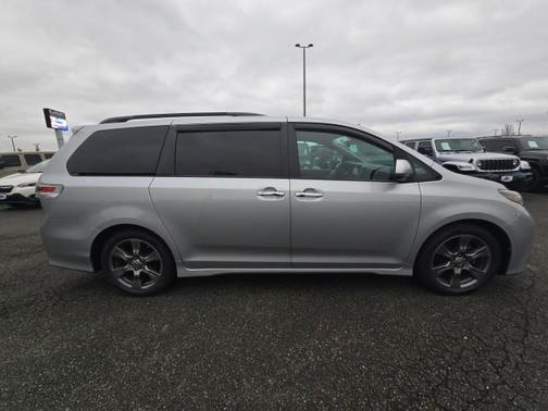 2020 Toyota Sienna SE