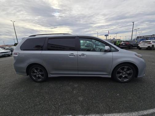 2020 Toyota Sienna SE