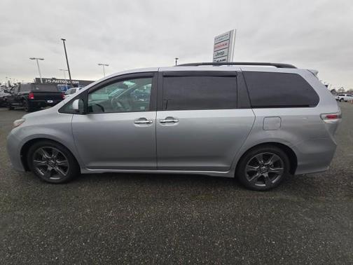 2020 Toyota Sienna SE
