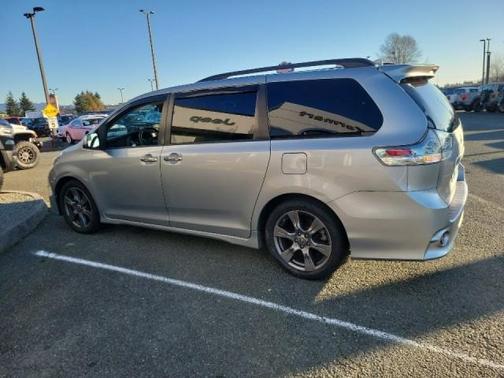 2020 Toyota Sienna SE