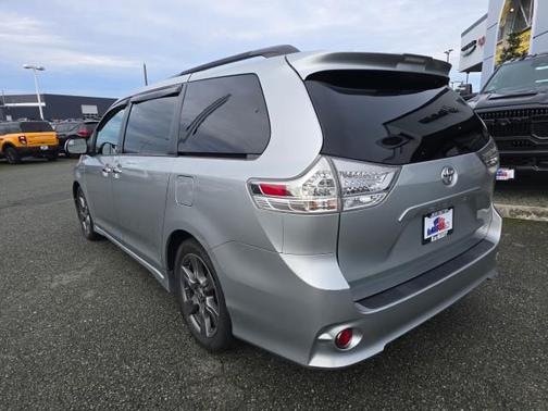 2020 Toyota Sienna SE