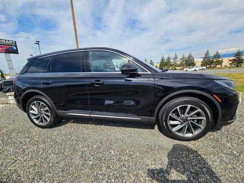 Infinite Black Metallic Clearcoat 2024 Lincoln Corsair Premiere