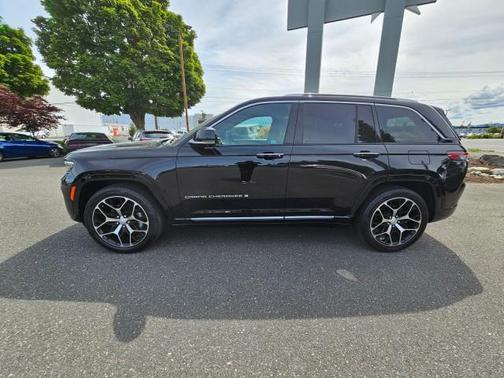 2022 Jeep Grand Cherokee Summit