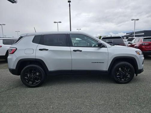 Silver Zynith Metallic Clearcoat 2025 Jeep Compass Sport