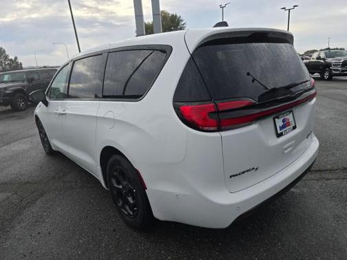 2023 Chrysler Pacifica Hybrid Limited