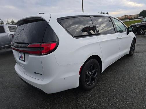 2023 Chrysler Pacifica Hybrid Limited