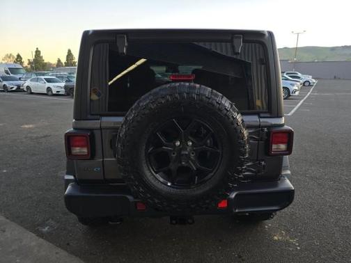 Granite Crystal Metallic Clearcoat 2025 Jeep Wrangler 4xe Willys