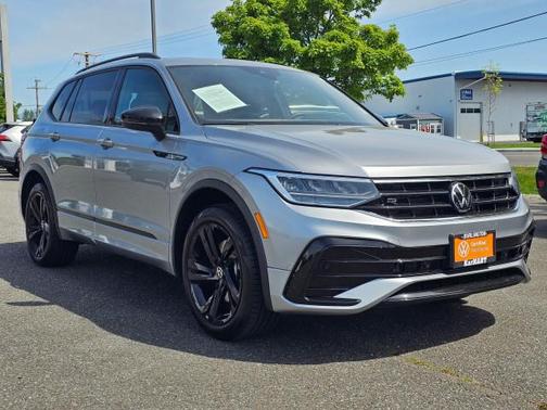 Pyrite Silver Metallic 2023 Volkswagen Tiguan 2.0T SE R-Line Black