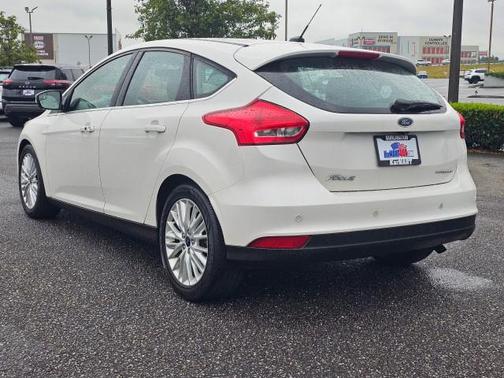 White Platinum Metallic Tri-Coat 2017 Ford Focus Titanium