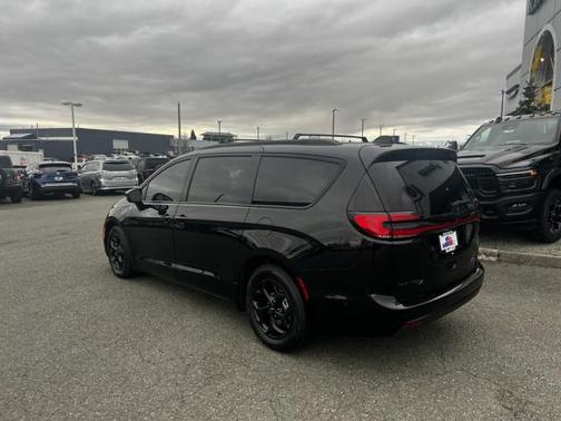 2024 Chrysler Pacifica Hybrid Premium S Appearance Pkg