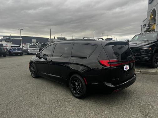 2024 Chrysler Pacifica Hybrid Premium S Appearance Pkg
