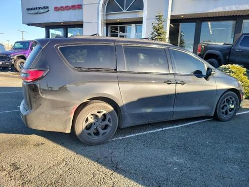 2024 Chrysler Pacifica Hybrid Premium S Appearance Pkg