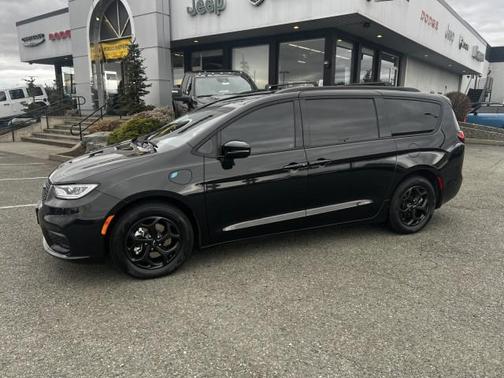 2024 Chrysler Pacifica Hybrid Premium S Appearance Pkg