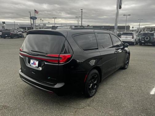 2024 Chrysler Pacifica Hybrid Premium S Appearance Pkg