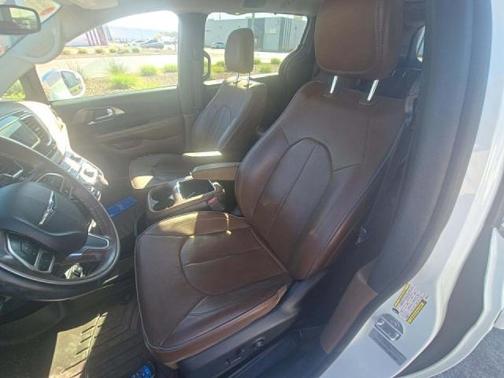 Bright White Clearcoat 2017 Chrysler Pacifica Limited