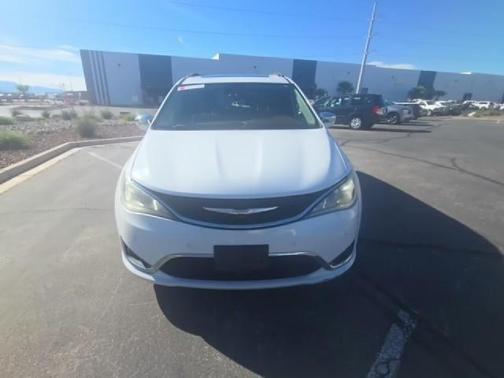 Bright White Clearcoat 2017 Chrysler Pacifica Limited