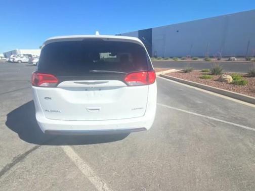 Bright White Clearcoat 2017 Chrysler Pacifica Limited