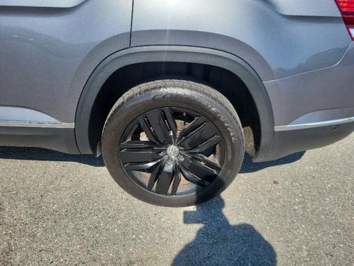 Platinum Gray Metallic 2019 Volkswagen Atlas 3.6L SEL Premium