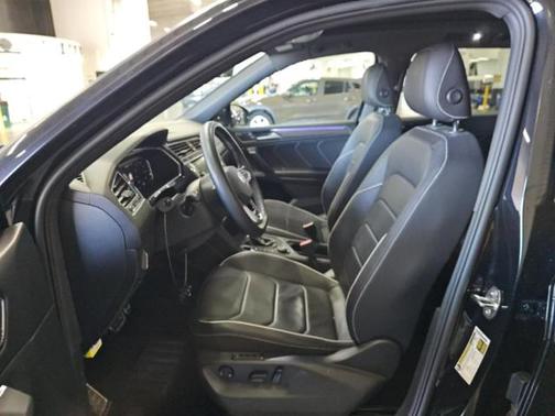 Deep Black Pearl 2023 Volkswagen Tiguan 2.0T SEL R-Line 4MOTION