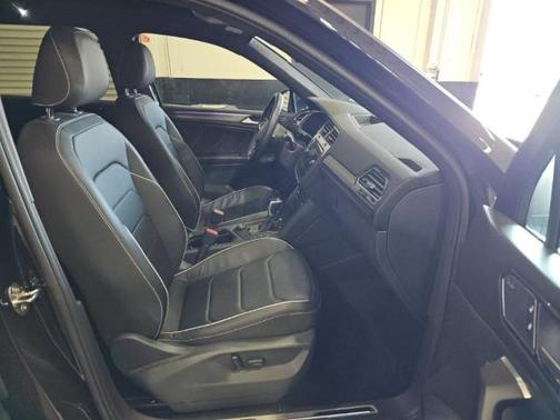 Deep Black Pearl 2023 Volkswagen Tiguan 2.0T SEL R-Line 4MOTION