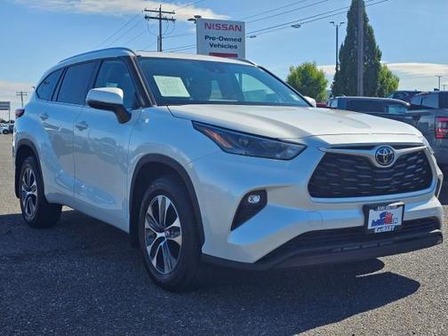 Wind Chill Pearl 2022 Toyota Highlander XLE