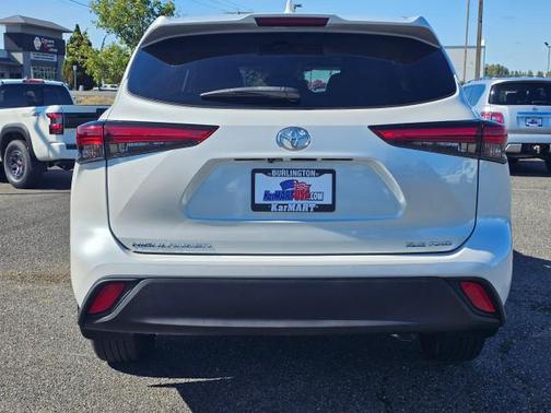 Wind Chill Pearl 2022 Toyota Highlander XLE