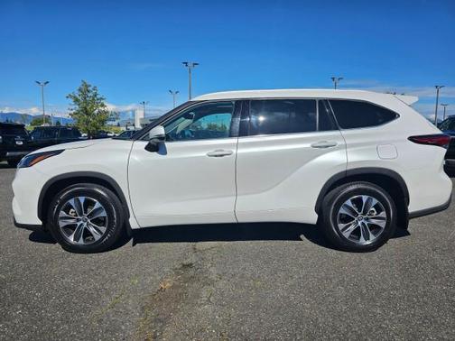 Wind Chill Pearl 2022 Toyota Highlander XLE