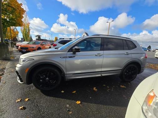 2022 Volkswagen Tiguan 2.0T SE R-Line Black