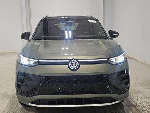 Avocado Green w/Deep Black Roof 2025 Volkswagen Tiguan 2.0T SEL R-Line 4MOTION