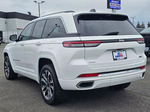 Bright White Clearcoat 2023 Jeep Grand Cherokee Overland