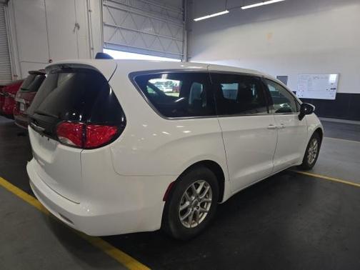Bright White Clearcoat 2022 Chrysler Voyager LX