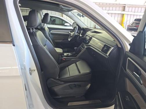 Pure White 2023 Volkswagen Atlas 3.6L SEL