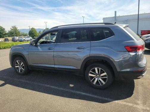 Platinum Gray Metallic 2021 Volkswagen Atlas 2.0T SE