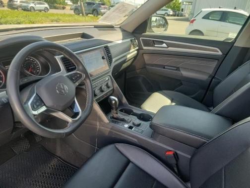 Platinum Gray Metallic 2021 Volkswagen Atlas 2.0T SE
