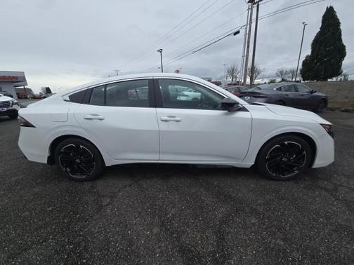 Aspen White Tricoat 2026 Nissan Sentra SR