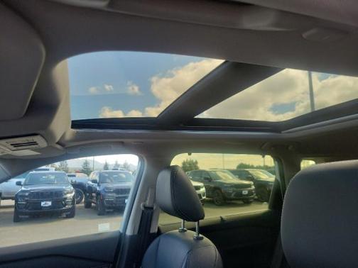 Everest White Pearl 2024 Nissan Rogue Platinum