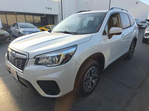 Crystal White Pearl 2019 Subaru Forester Premium