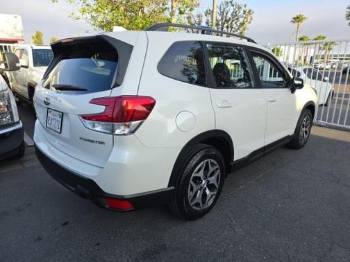 Crystal White Pearl 2019 Subaru Forester Premium