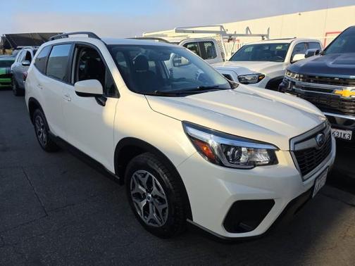 Crystal White Pearl 2019 Subaru Forester Premium