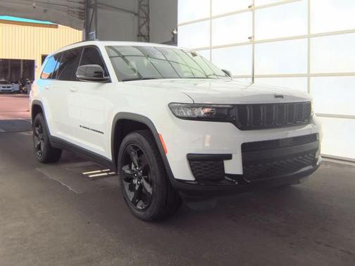 Bright White Clearcoat 2023 Jeep Grand Cherokee L Altitude