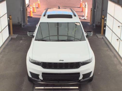 Bright White Clearcoat 2023 Jeep Grand Cherokee L Altitude