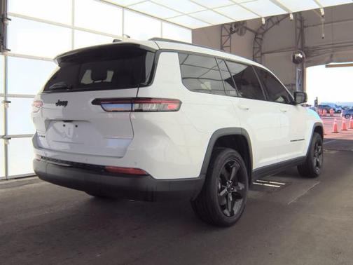 Bright White Clearcoat 2023 Jeep Grand Cherokee L Altitude