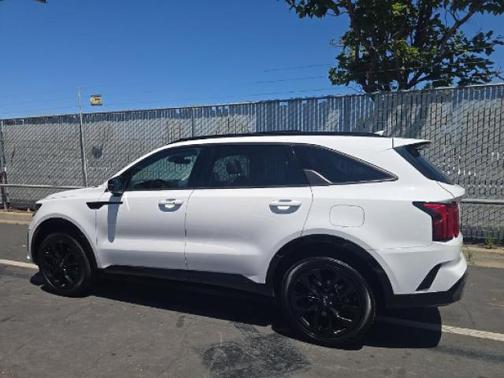 Glacial White Pearl 2023 Kia Sorento SX