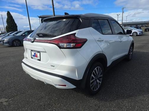 2022 Nissan Kicks SV
