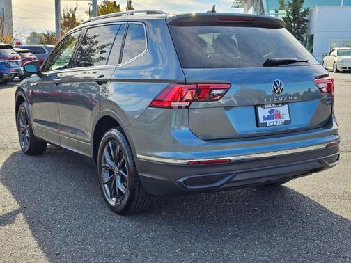 Platinum Gray Metallic 2024 Volkswagen Tiguan 2.0T SE 4MOTION